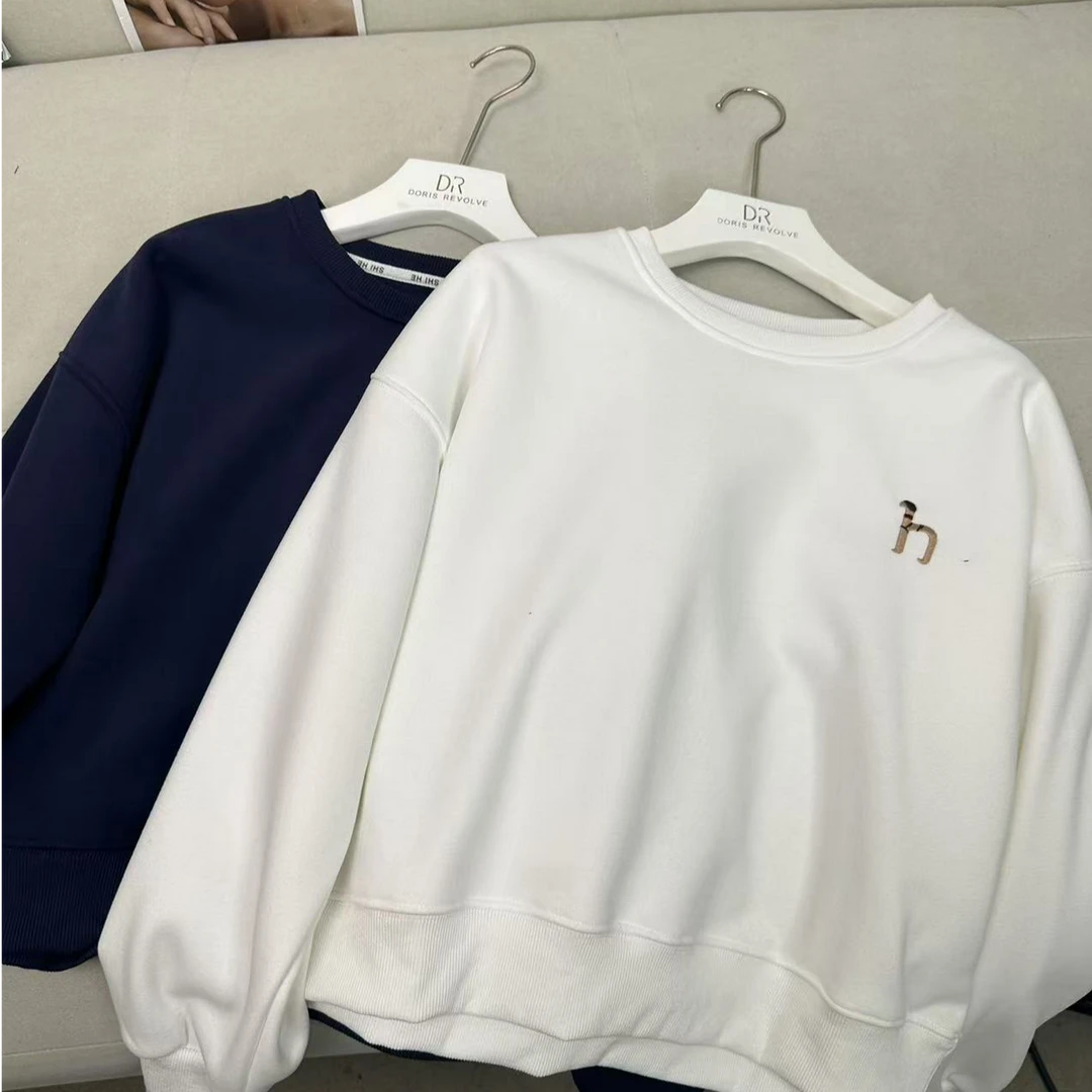 冬季简约百搭显瘦刺绣标圆领加绒卫衣H1072