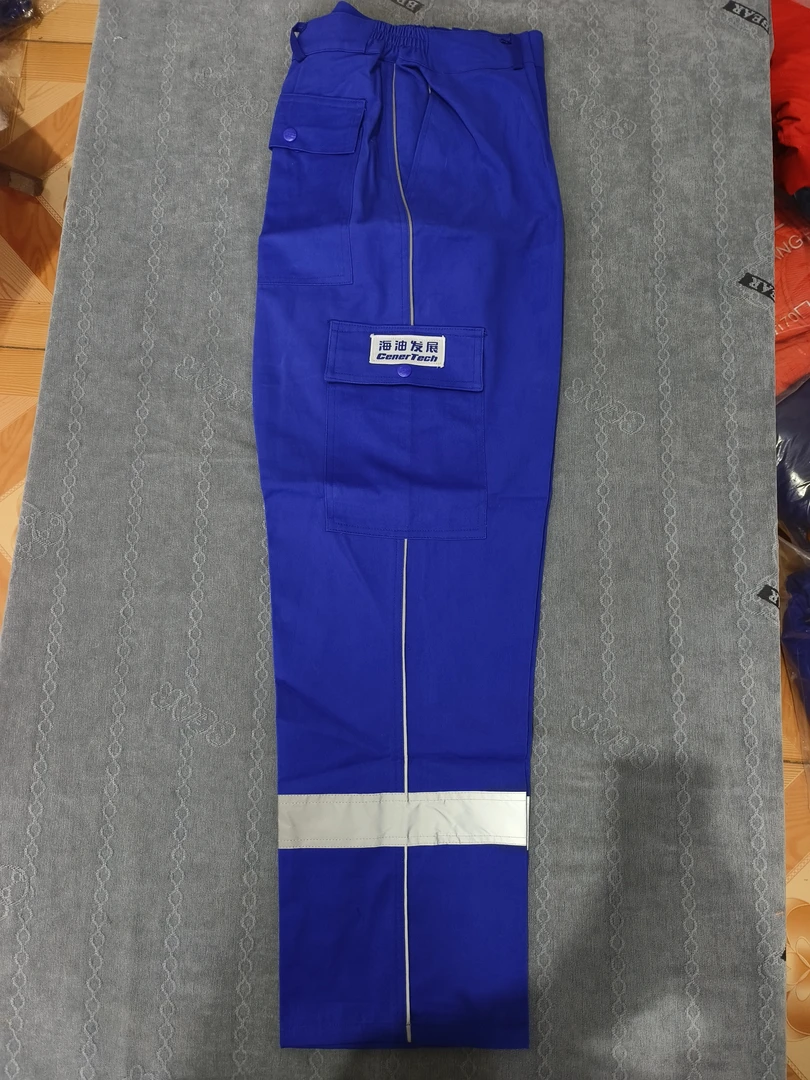 海油发展蓝色工装裤，多口袋设计，面料柔软舒适，做工精细，版型好看