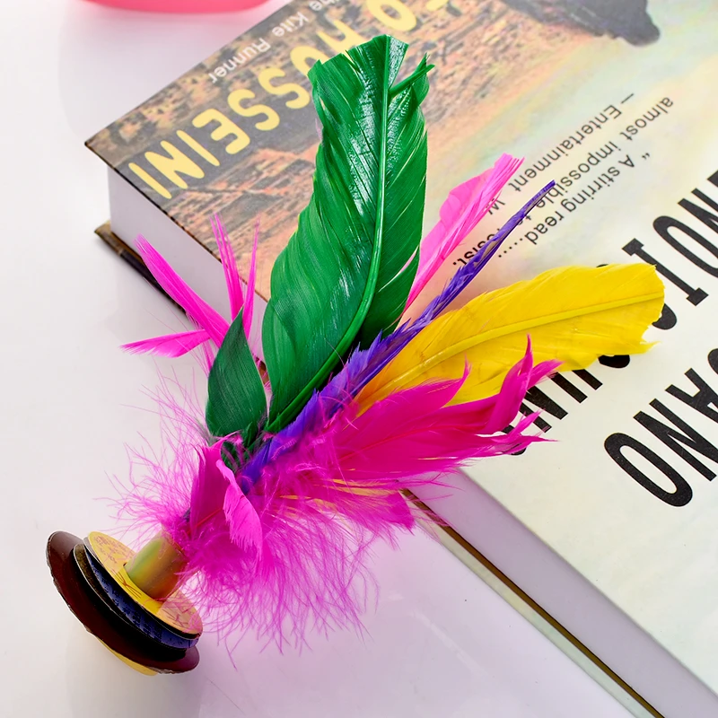 儿童娱乐毽子鸡毛羽毛毽球健身娱乐橡胶加厚耐用胶底彩色鹅毛毽子