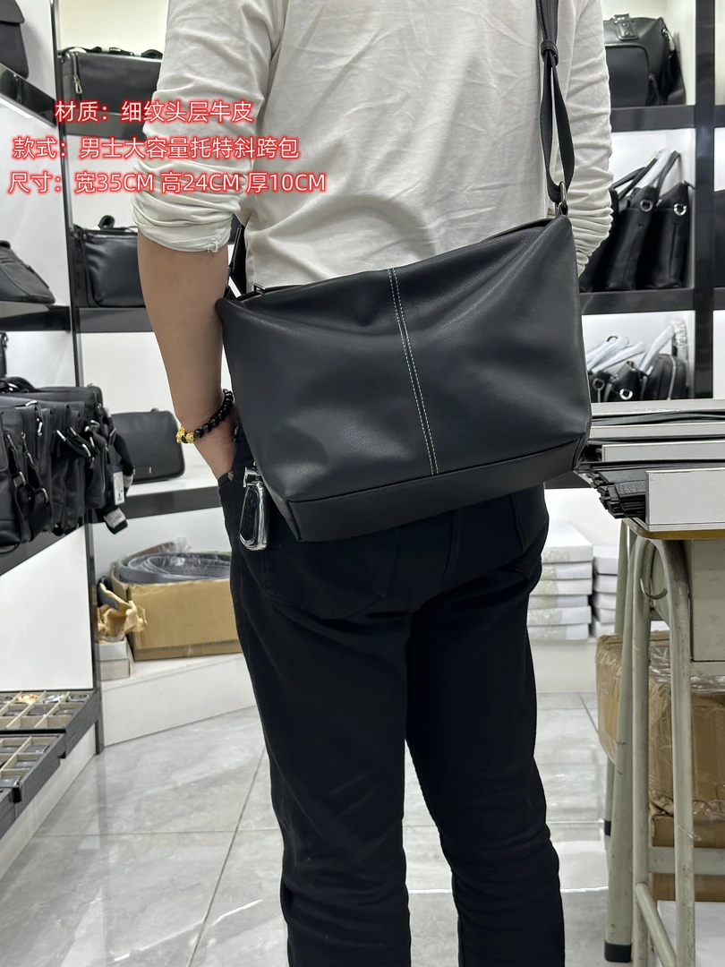 皮仕凯迪(Piscadi)男士头层牛皮百搭斜挎包简约休闲大容量托特包