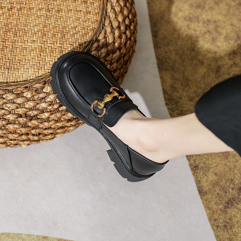 小皮鞋女英伦2024新款厚底百搭金属扣乐福鞋小码上班族3233单鞋女