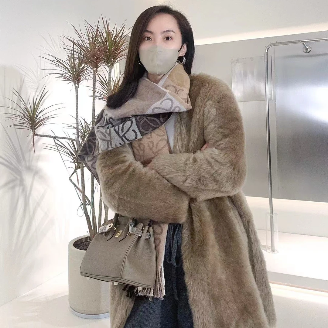 【小钱总】董小姐 原生态拉贡V领中场皮毛一体外套 H22-089