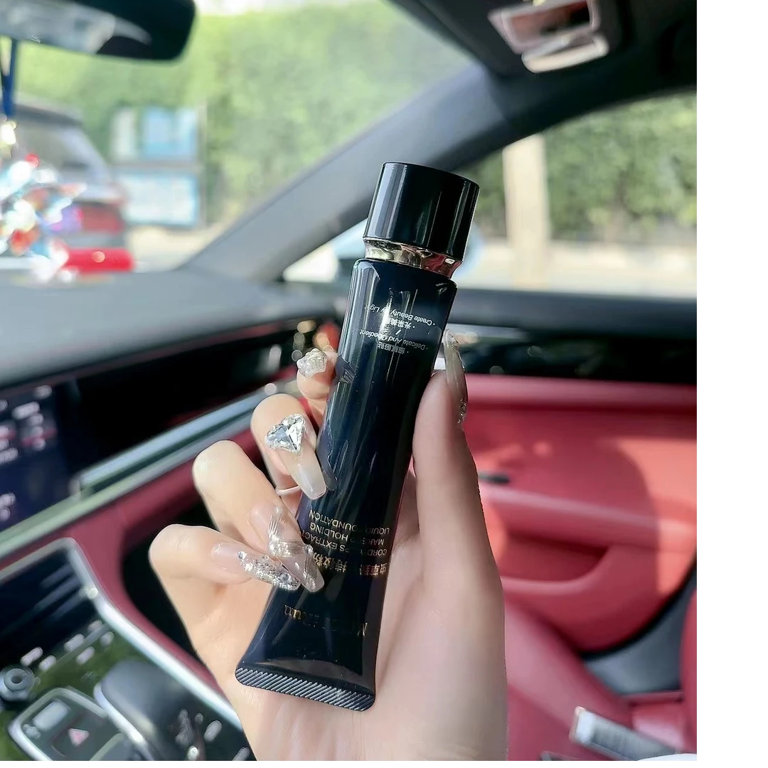 MiSSJiRun虫草臻萃粉底液