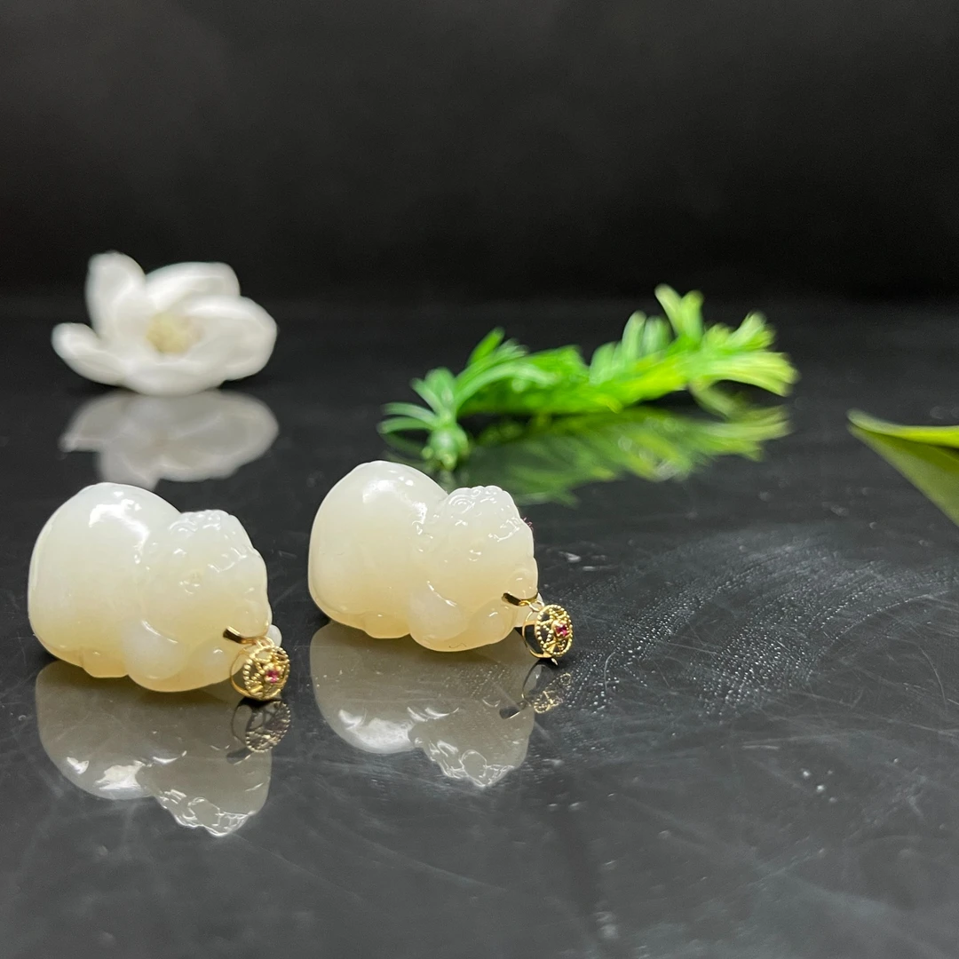 18k金镶嵌和田玉貔貅吊坠（多样性发1个）手工镶嵌精美貔貅