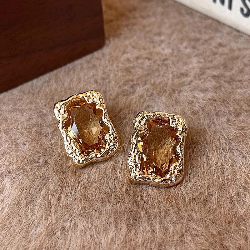 铜合金仿水晶耳饰 美拉德咖色方形耳钉独特复古秋冬气质耳环耳饰