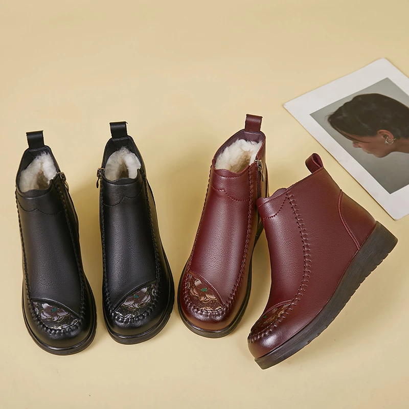 羊羔毛棉鞋2025新款中老年保暖软底短靴牛筋底明星同款鞋女款靴子