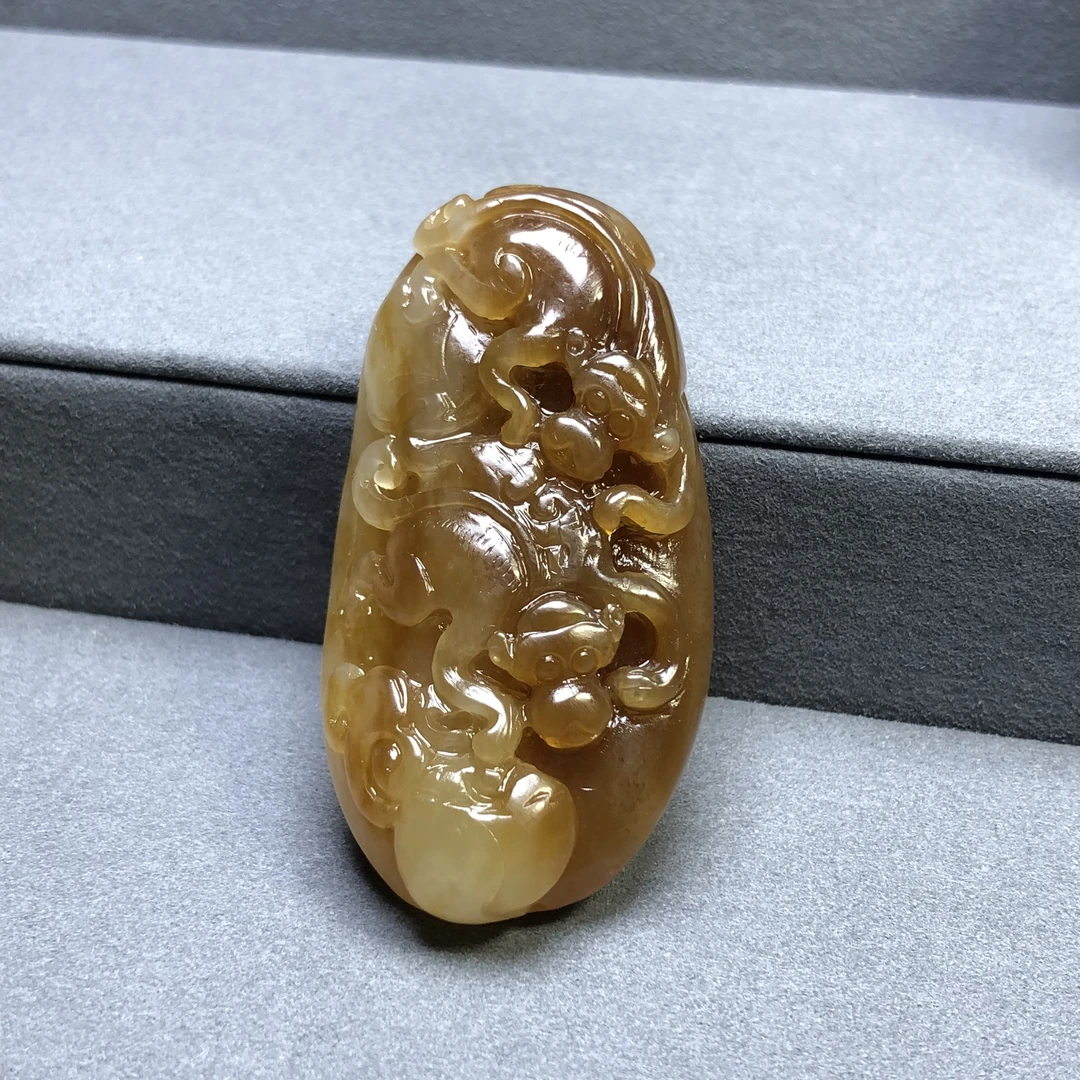 和田玉且末冰红糖色 猴子
