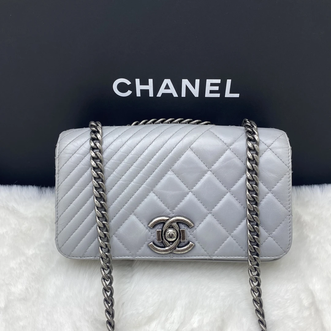 95新 Chanel/香奈儿 香奈儿v纹灰银coco boy单肩斜挎包 20开