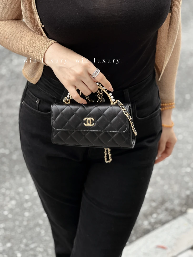 99新 Chanel/香奈儿 香奈儿23b黑金珍珠水钻长手柄斜挎包 芯片款