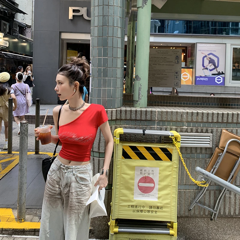 【乱杀】辣妹烫钻单肩T恤女夏性感露脐短上衣3609