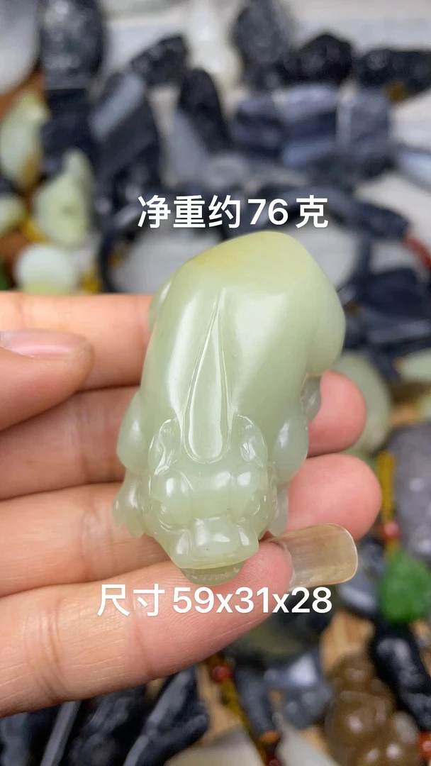 有绵处理！天然和田玉青白籽料带原皮貔貅把玩件