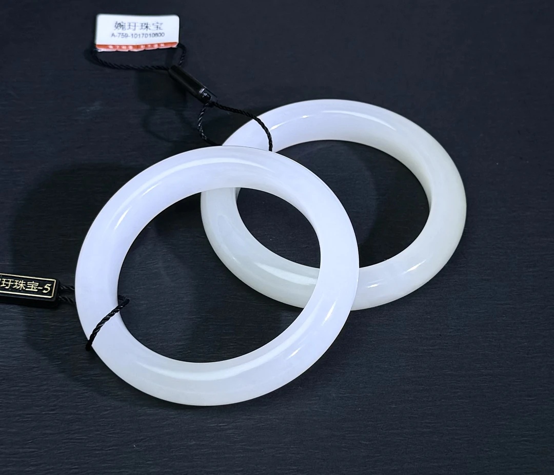 收藏级-羊脂白玉白月光-纯天然和田玉羊脂白玉手镯（多样性发其一）