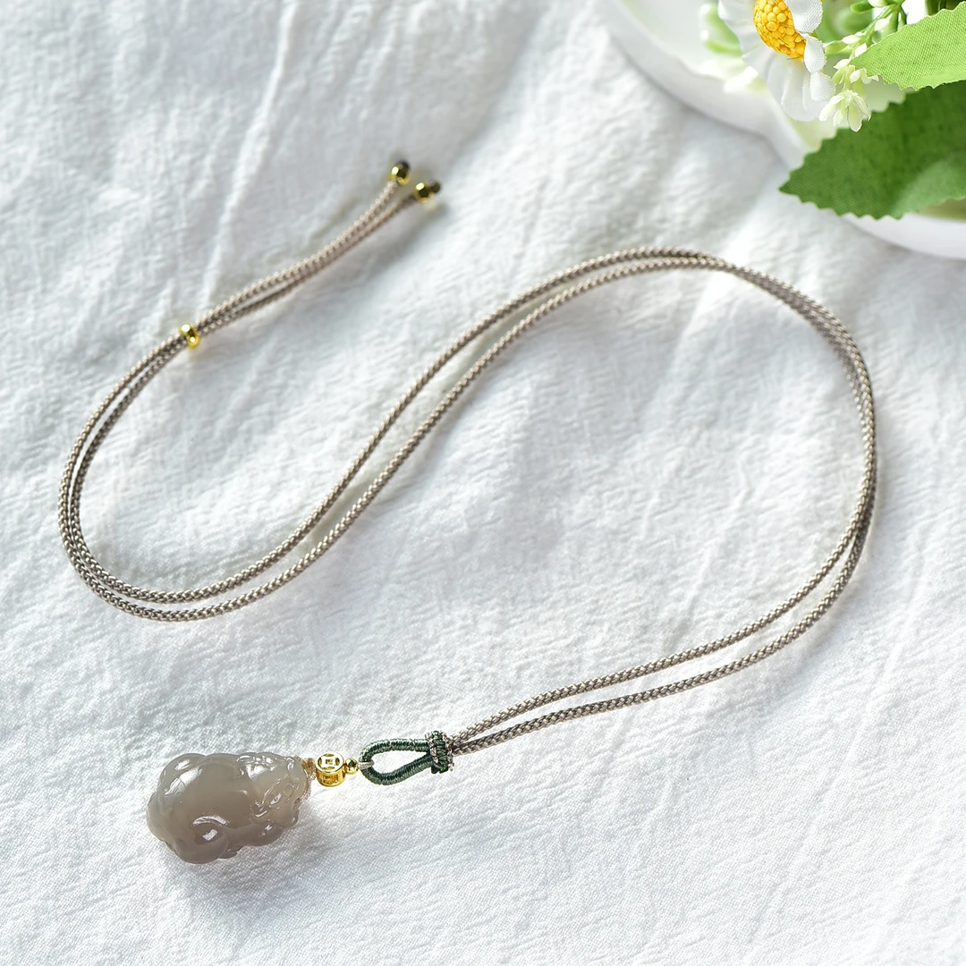 天然和田玉藕粉貔貅吊坠