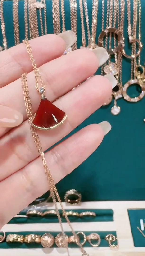 【闪购商品】钻石吊坠18K金镶嵌裙子吊坠