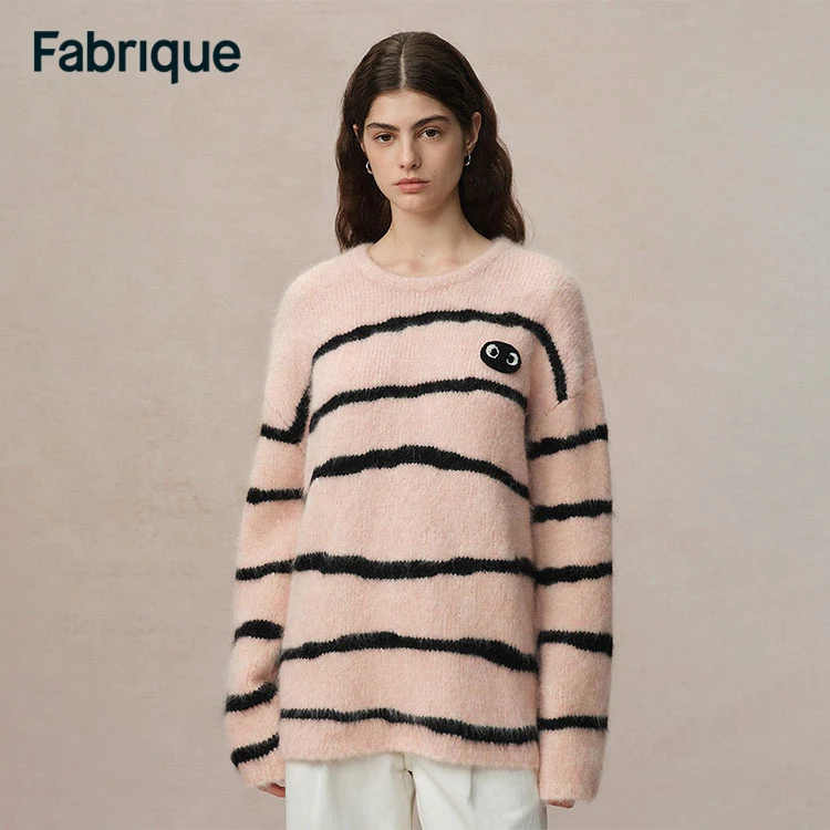 Fabrique Alannah 秋冬新款芭蕾粉羊驼毛贪吃蛇生肖圆领宽松毛衣