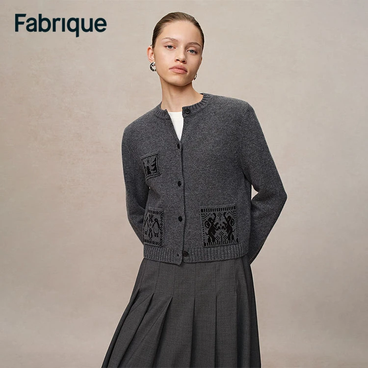 Fabrique秋冬深灰9010绵羊毛山羊绒企鹅大象图腾提花针织圆领开衫