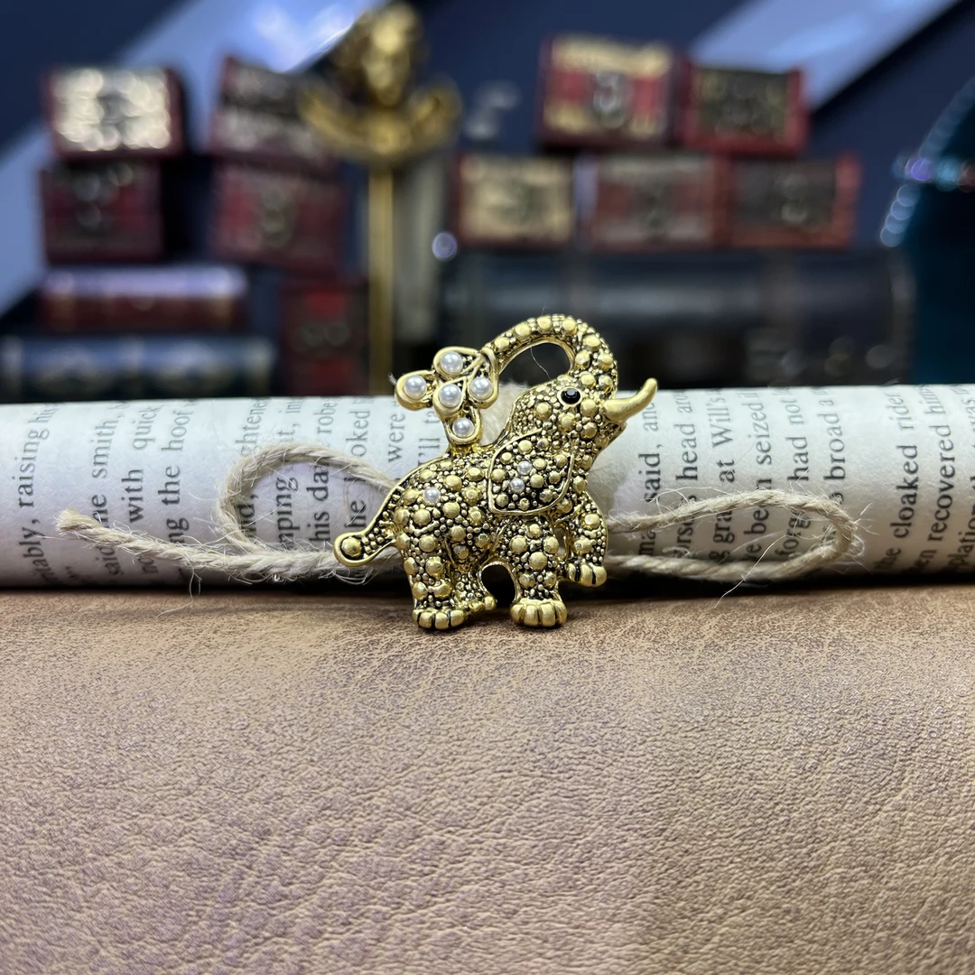 铜合金胸针 7155 精致可爱小象胸针时尚素款饰品vintage中古胸花