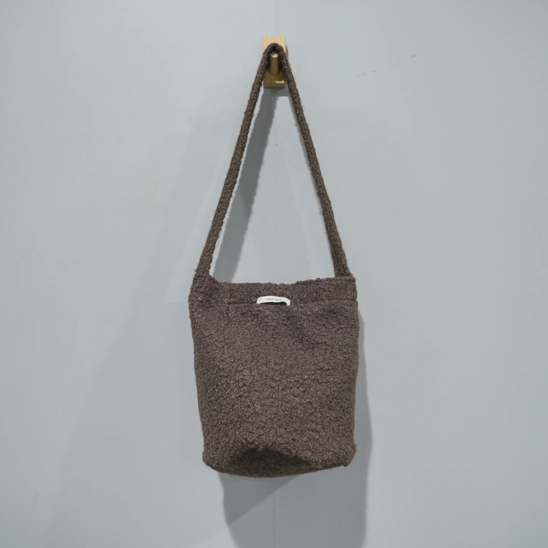 【且听风吟】bb16文艺仿糕毛厚款单肩水桶包挎包