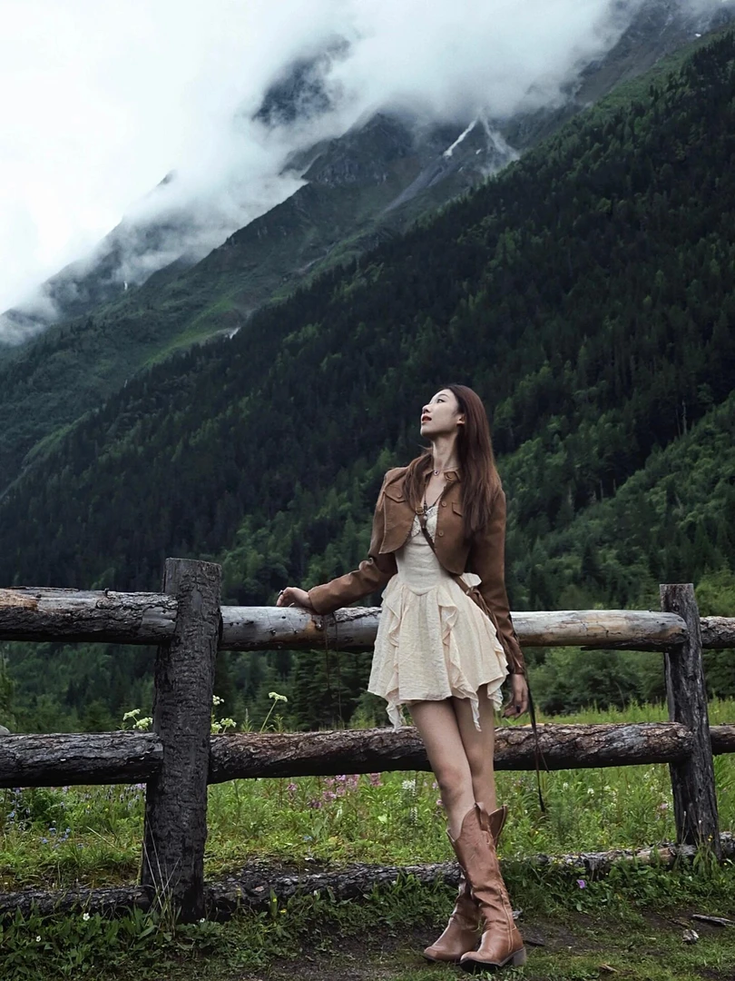 新疆西藏川西旅游西部牛仔复古棕色机车短外套小众甜美吊带连衣裙