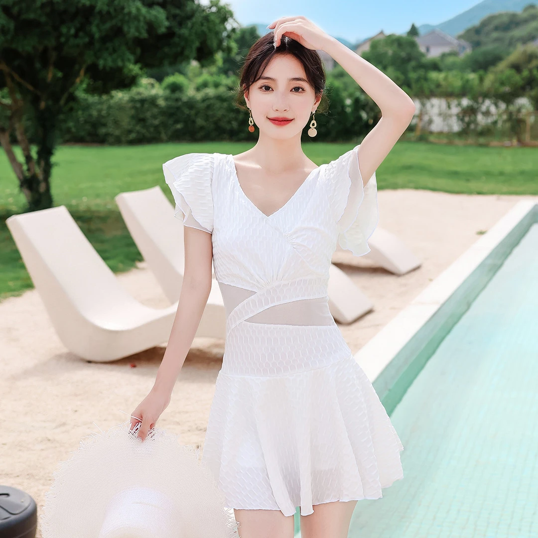 连体泳衣2023女式新款性感显瘦度假沙滩装海边高级感泳装保守白色