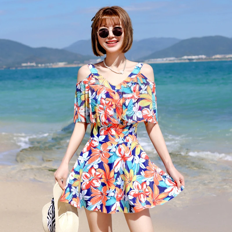 【世外桃源】泳衣女新款大码女生显瘦遮肉海边式遮肚保守连体游泳衣