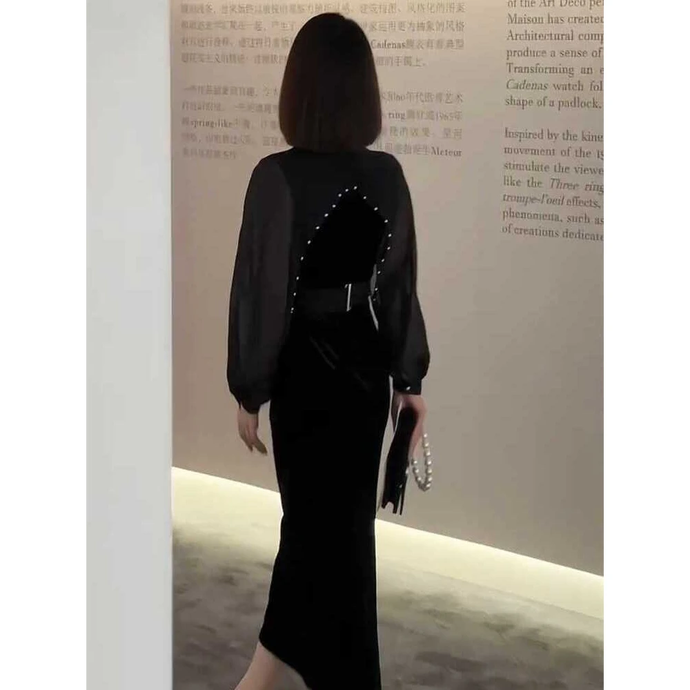 轻奢高级感时尚连衣裙2024年秋季新款钉珠设计披肩袖连衣裙一步裙