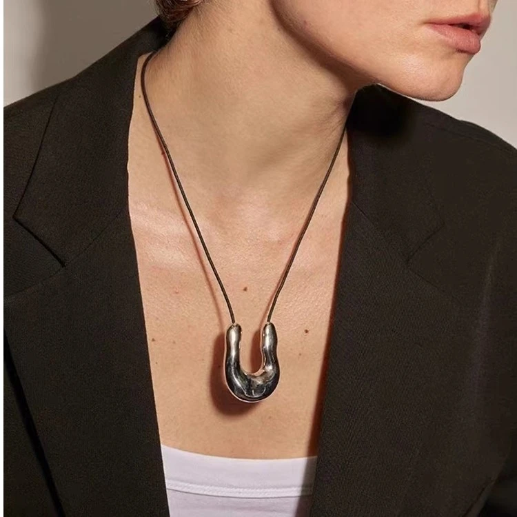 Hermoine/赫萌倪 非金属皮质项链 新时尚百搭款U型马蹄项链KG1023