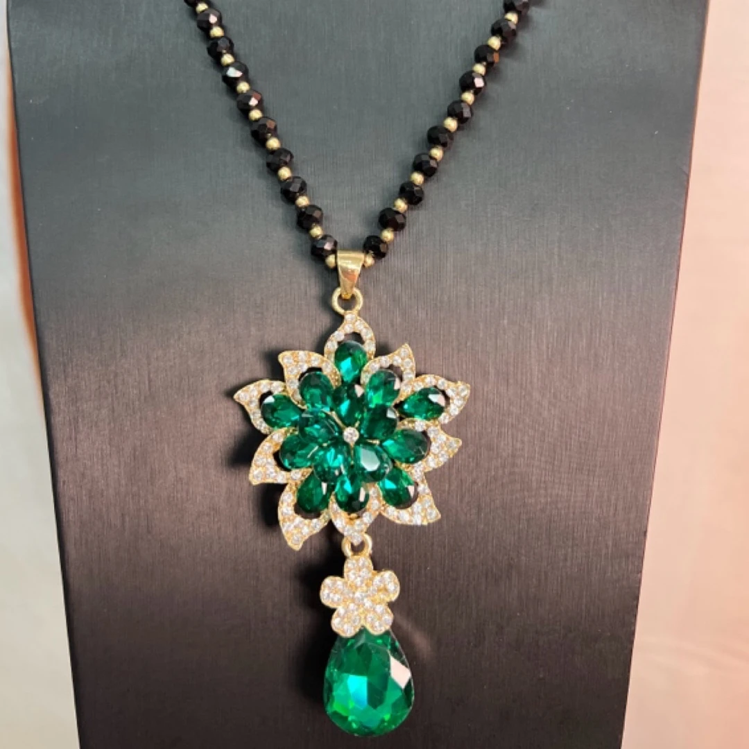 2024新款高贵绿花项链毛衣链送女友家人m005