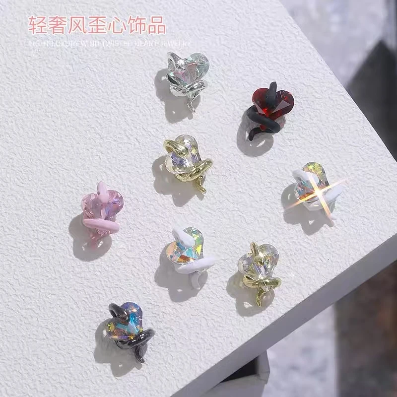网红款蛇心美甲饰品轻奢超闪歪心合金小蛇立体复古指甲装饰钻