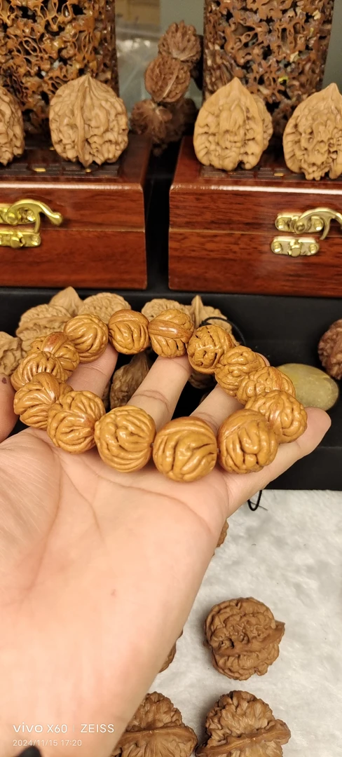 秦岭原生态核桃疙瘩纹手串