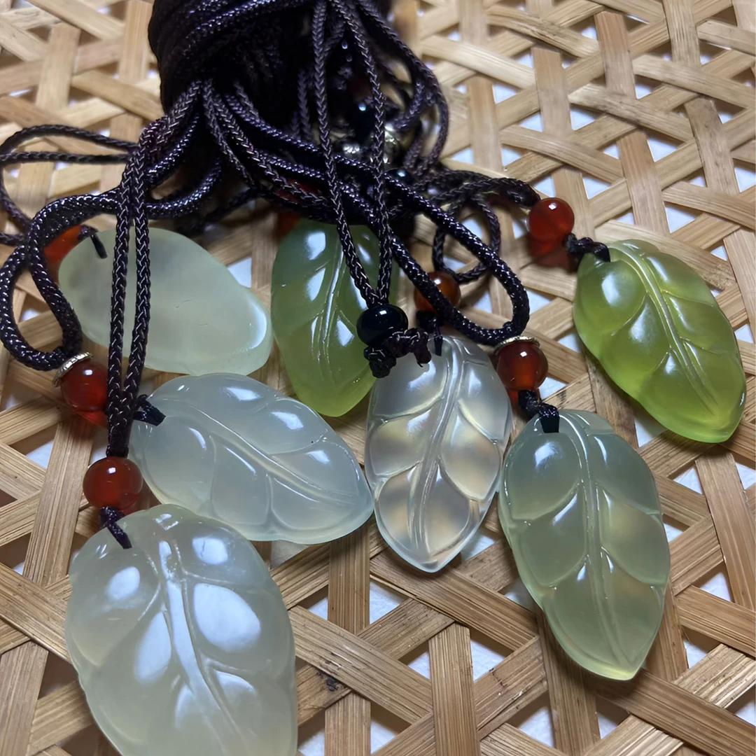 天然岫玉 叶子金枝玉叶绿冰吊坠男女多样性发一