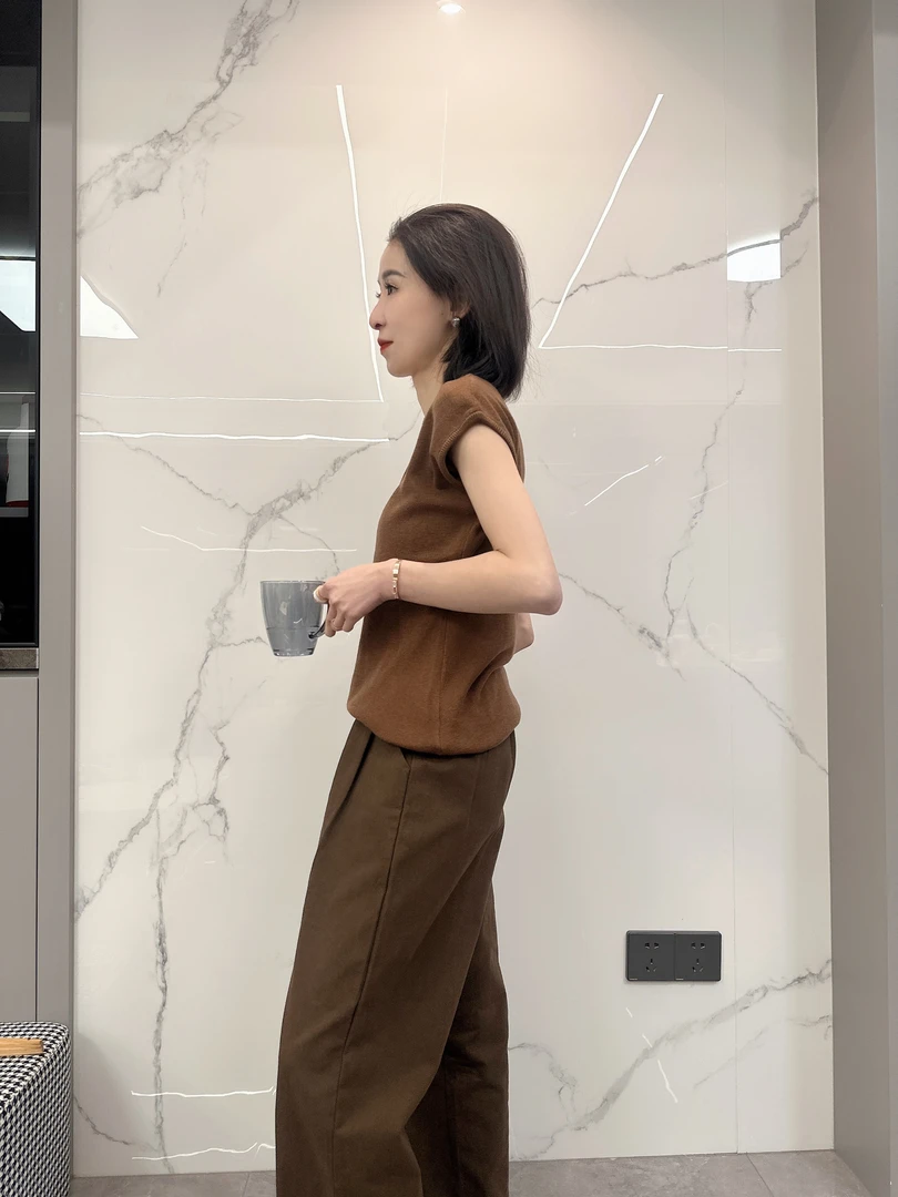 纸片人针织U领简约短袖