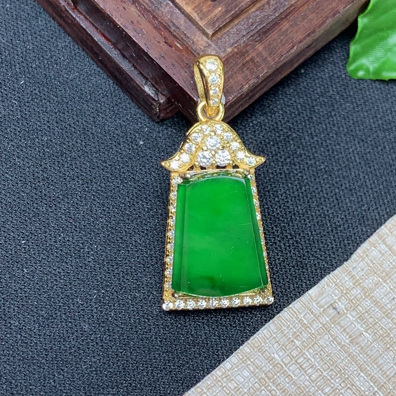 优惠纯天然翡翠A货925银镶嵌老坑平冰种安无事牌绿色吊坠