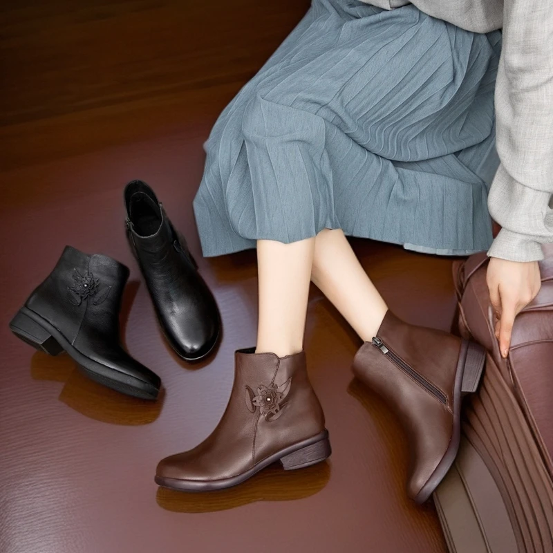 2656英伦风秋冬休闲百搭冬款圆头复古马丁靴老太太皮鞋真皮软底