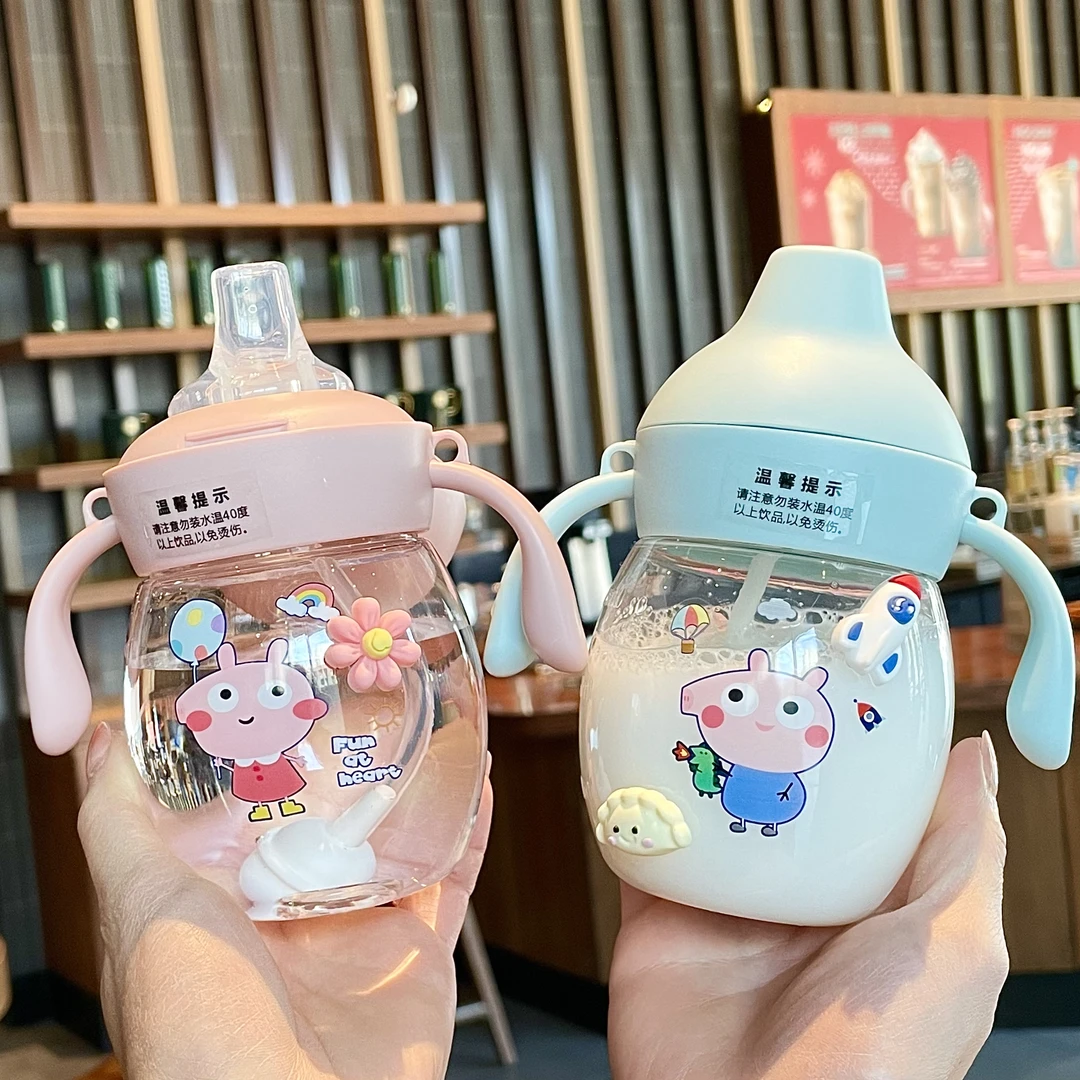 卡通吸管杯带手柄一岁以上便携婴幼儿园喝奶杯子带重力球刻度水杯