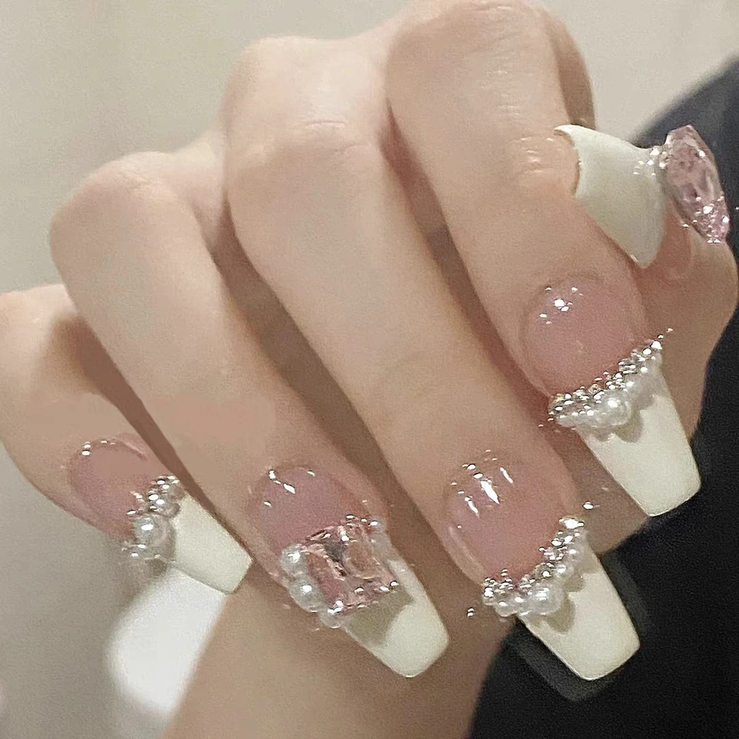 奶白珍珠法式爱心手工穿戴甲优雅温柔满钻婚甲