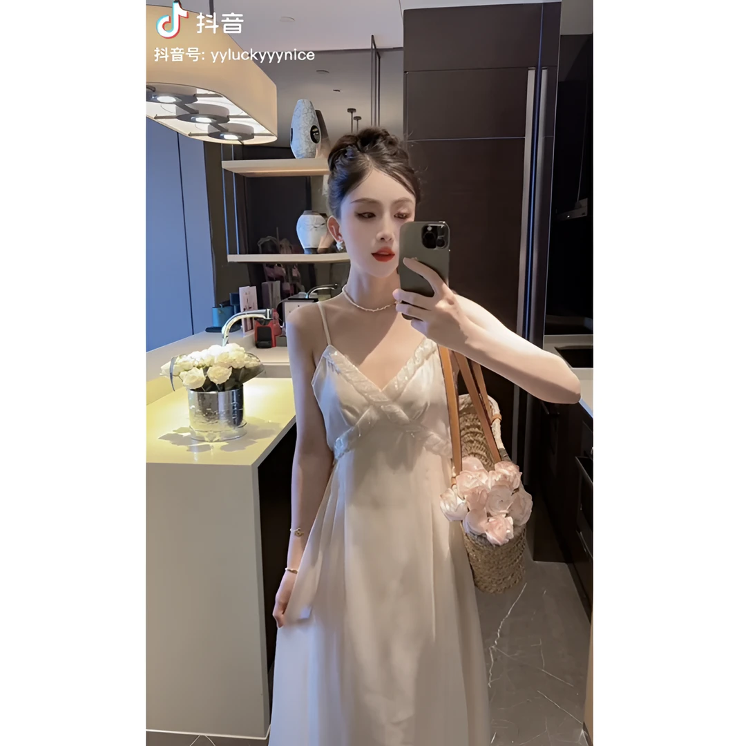 洋洋优选-夏季新款温柔风甜美性感V领设计无袖吊带连衣裙 YY69869