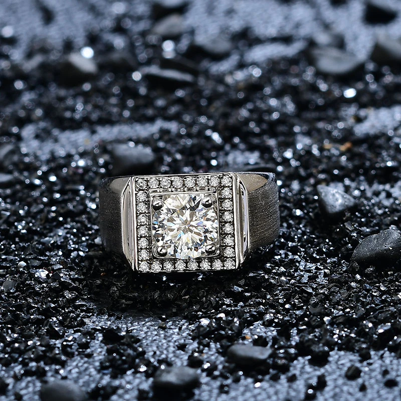 925银莫桑石戒指 拉丝方包款式排钻霸气男戒