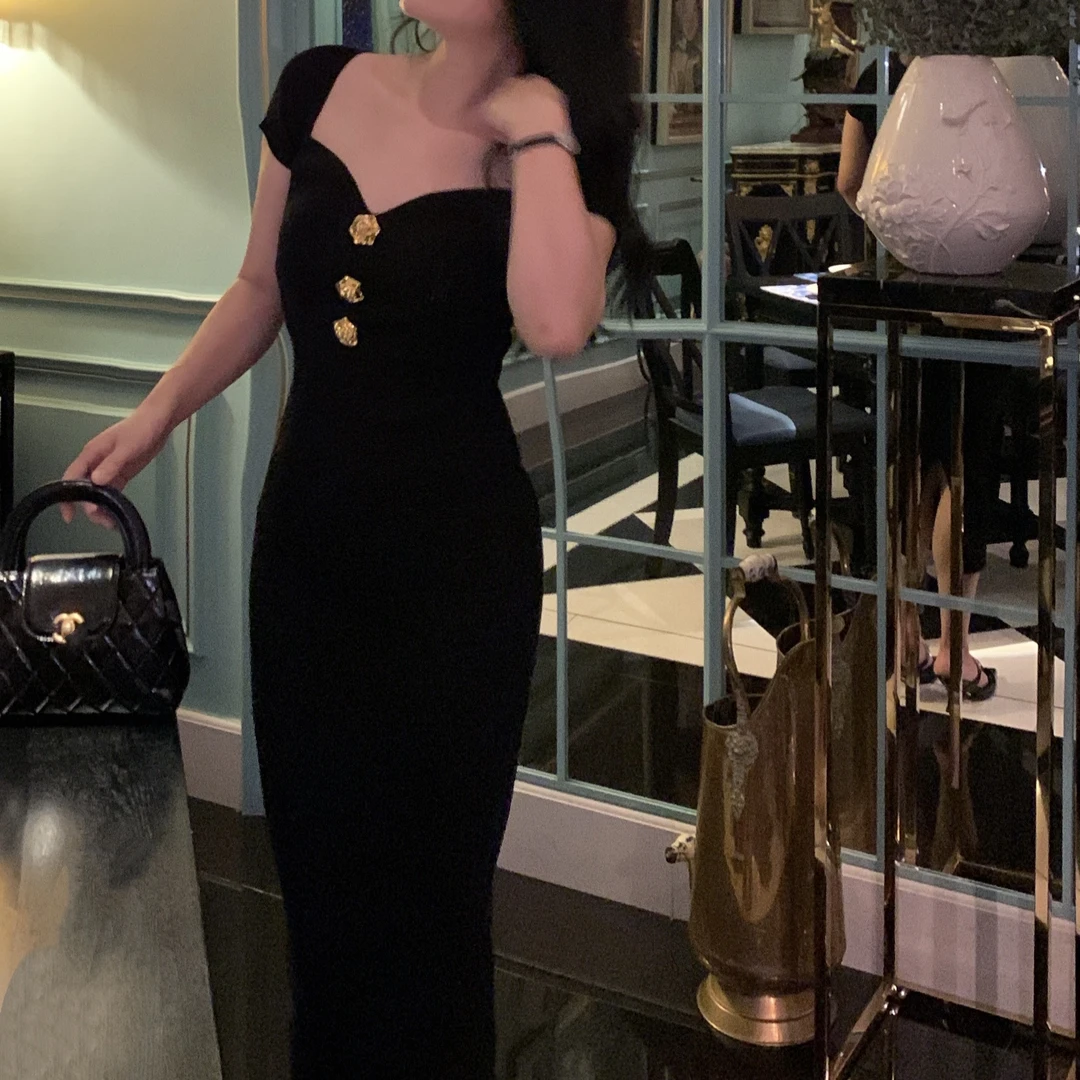 魅鹊 688 法式复古方领气质显瘦优雅针织连衣裙