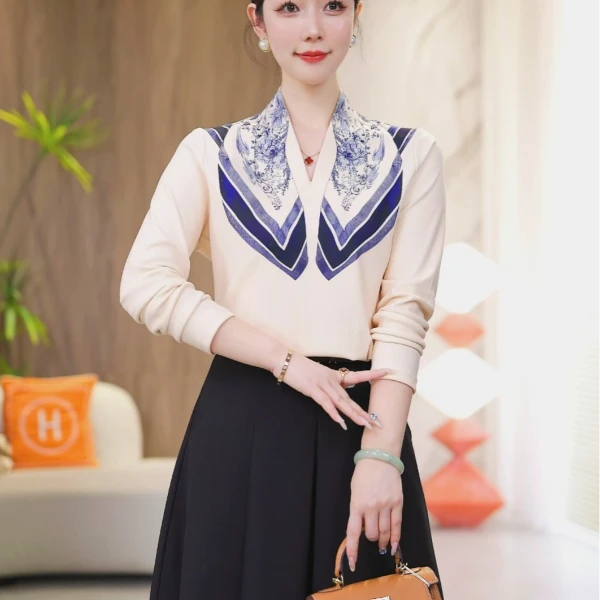 现货【花青梦语】新款高级感徳绒秋冬保暖轻奢简约显瘦V领上衣