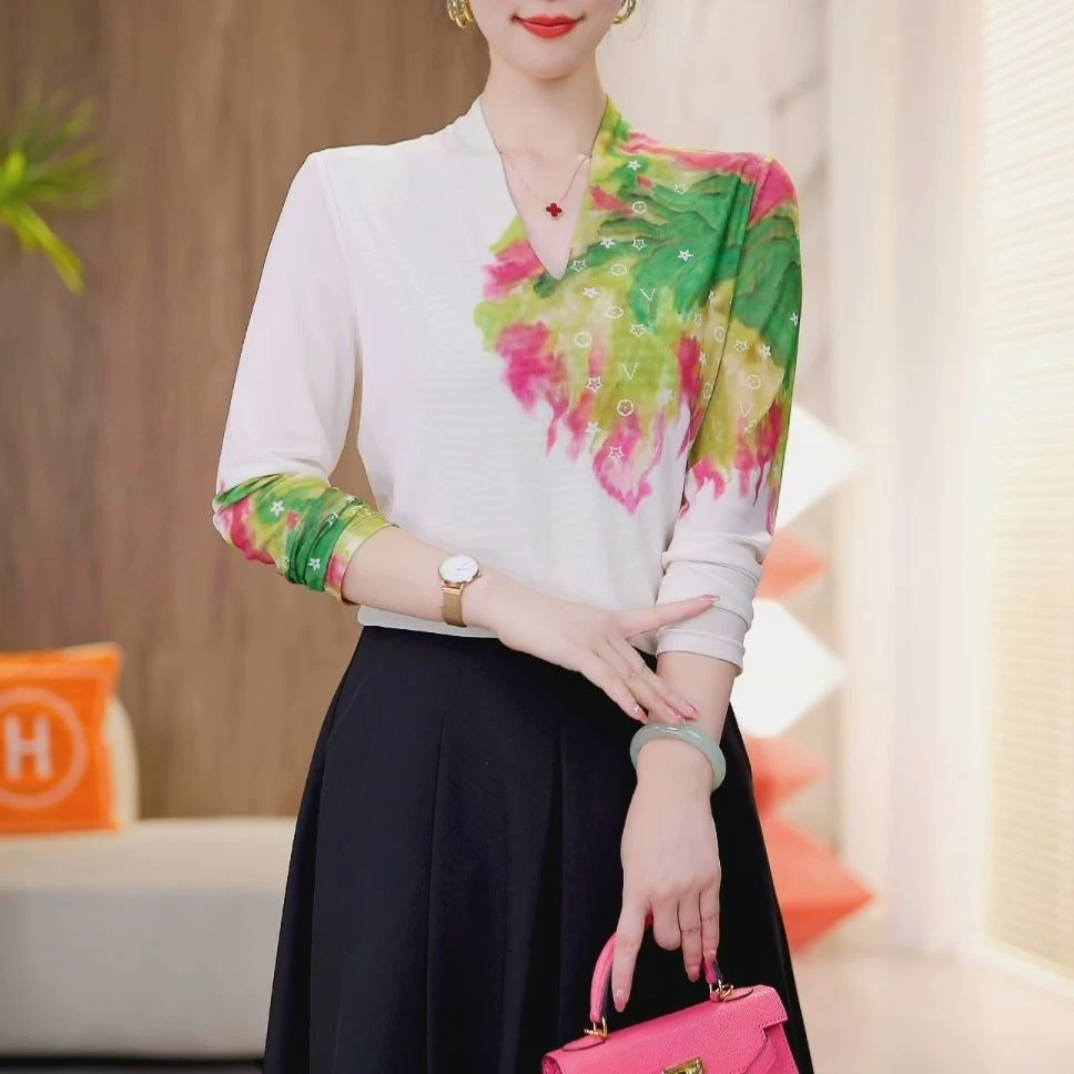 现货【花影彩踪】肌肤纱V领秋款时髦洋气长袖打底衫上衣