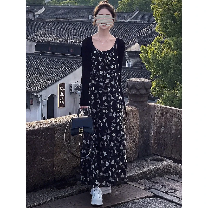 裙子夏季爆款2024新款洋气上档次女装黑色碎花吊带连衣裙宽松显瘦