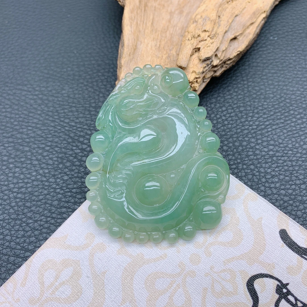 090~天然翡翠A货冰透精雕满绿龙牌吊坠气质高贵精美飞龙在天挂件
