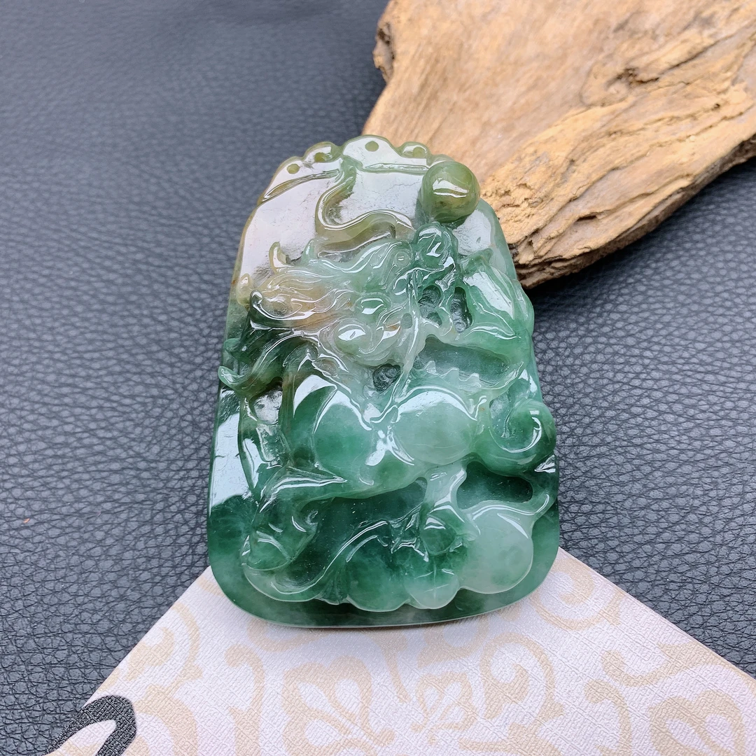 325~天然翡翠A货冰精雕黄加绿天上麒麟吊坠气质高贵经典精美挂件