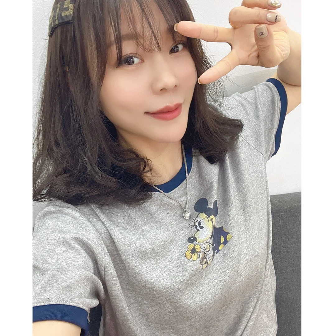 马蹄子UHD 韩系超美减龄米奇花朵T恤女 夏季时尚印花圆领短袖