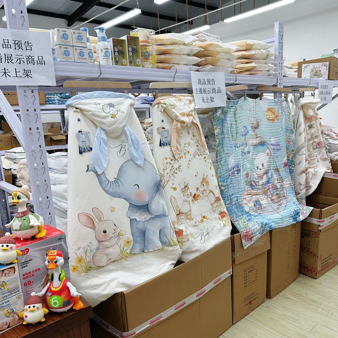 新-四季款连体衣围嘴抱被等