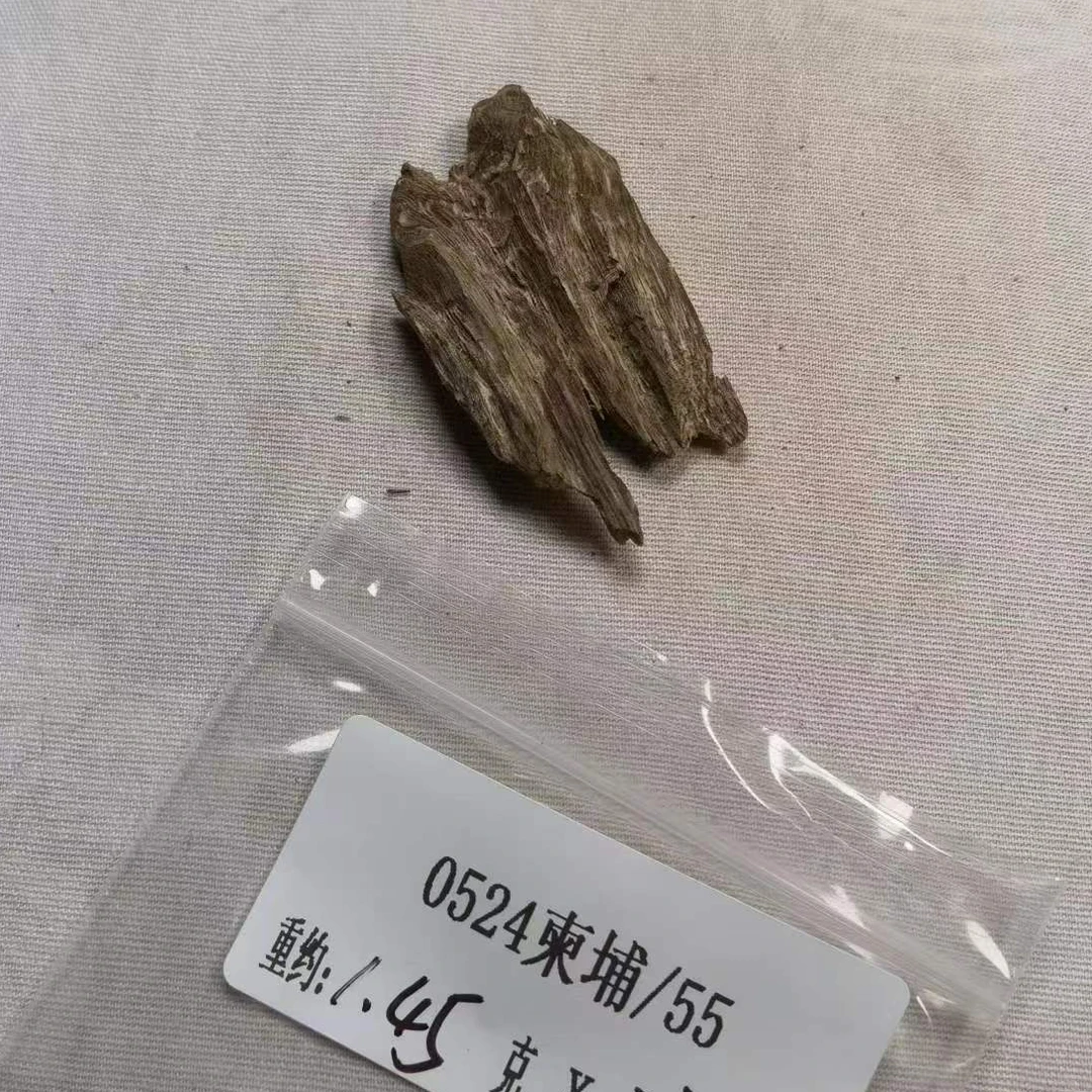 重约1.45克  0524柬埔/55 （料） 天然木艺