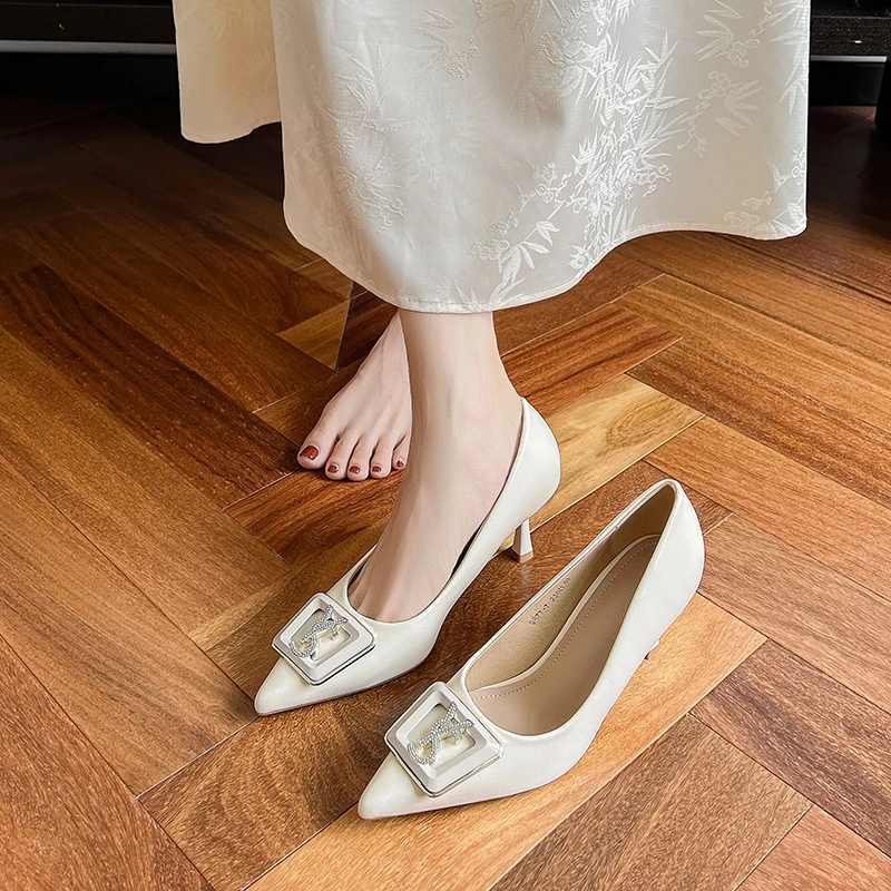 法式气质YS钻扣黑色尖头高跟鞋女春秋新款御姐性感浅口细跟单鞋女