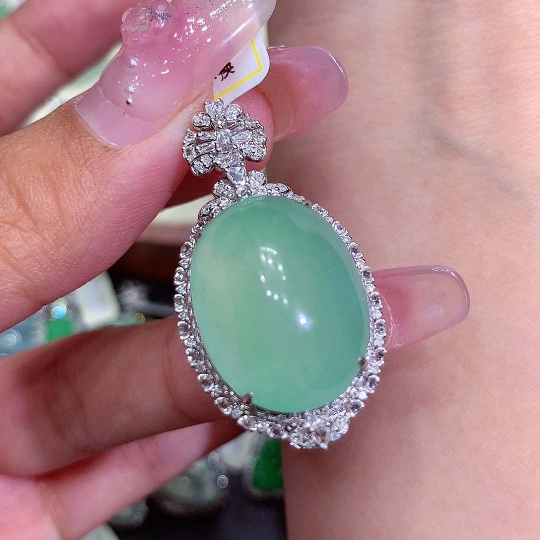 翡翠颈饰18K金镶嵌。。