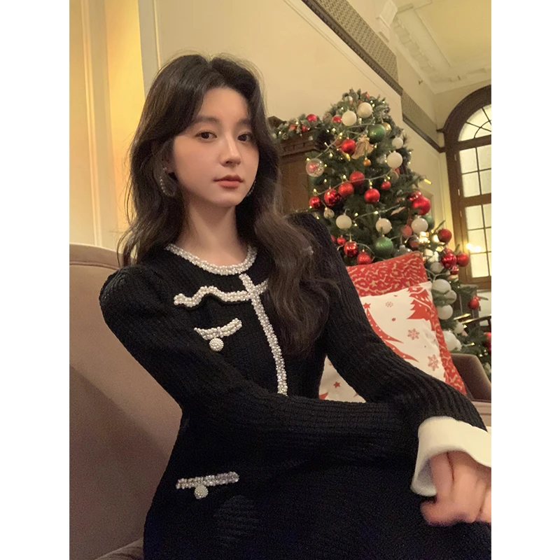 ADA MISS氛围感重工闪闪纱圆领小香珍珠针织连衣裙鱼尾裙女冬新款